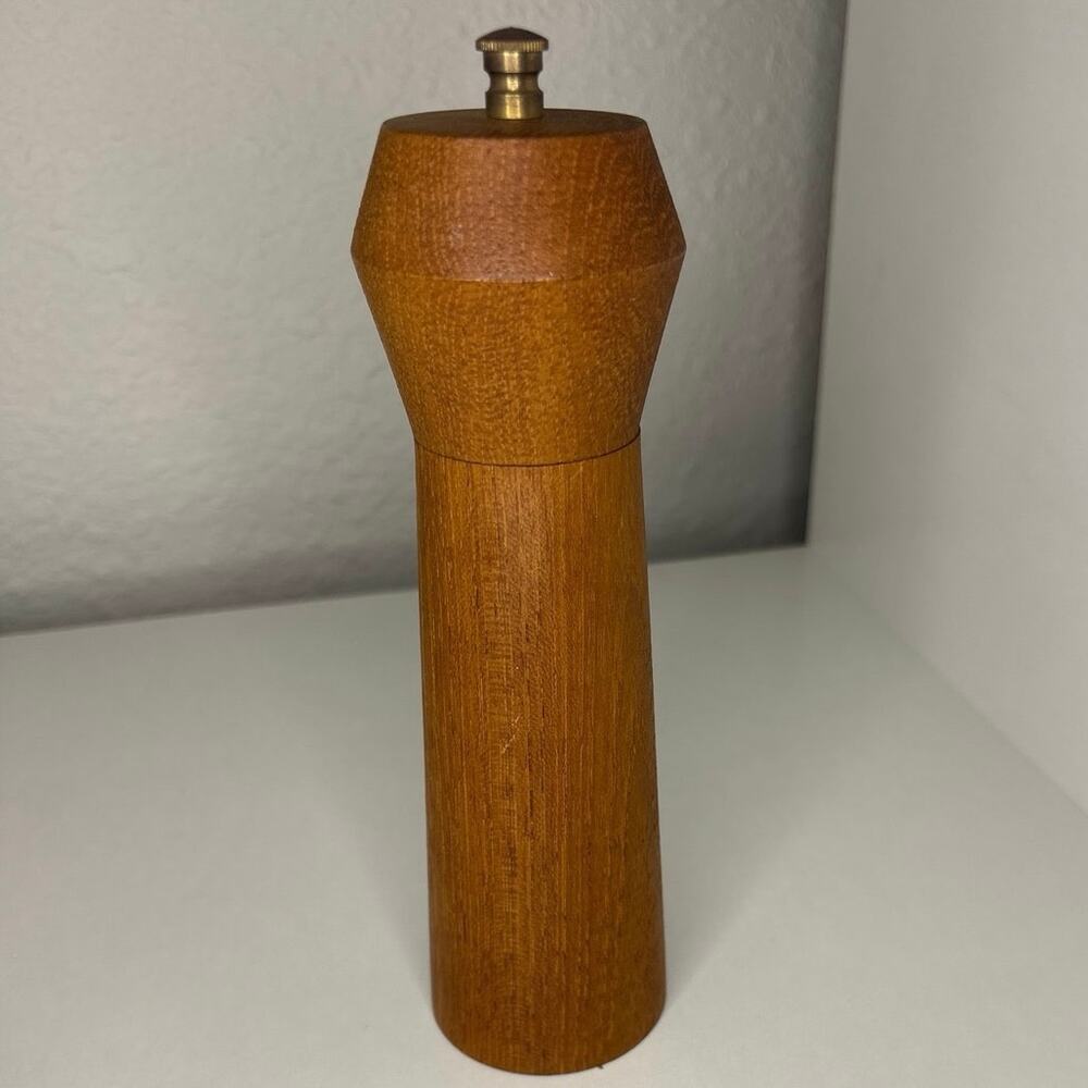 Vintage Mid-Century Modern Wood Pepper Grinder Tapered Body Wide Angular Top